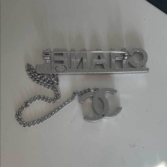 CC Silver Crystal Logo BROOCH - Picture 2 of 4